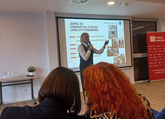 Grafika 3: Konferencja "Opieka wytchnieniowa jako forma wsparcia opiekunów rodzinnych - realia i wyzwania"