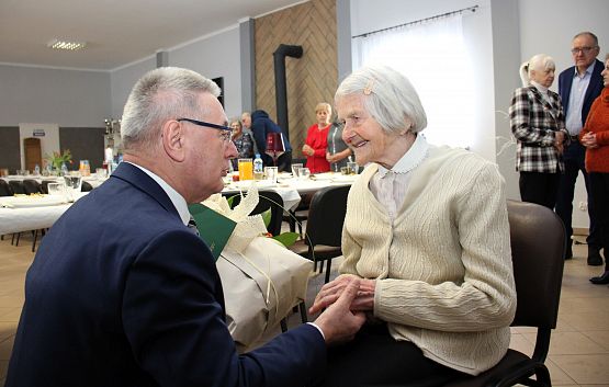 Grafika 5: Julileusz 100-nych urodzin mieszkanki Tawęcina